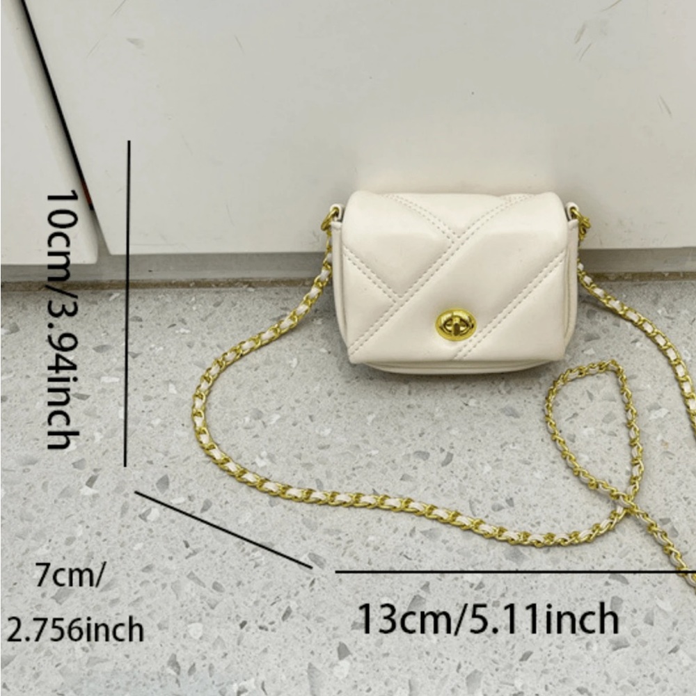 Quilted crossbody bag with gold chain. - Picture 2 of 3